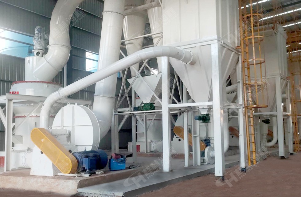 時(shí)產(chǎn)5噸的磨粉機(jī)hcq1500擺式磨粉機(jī)華某新材料投產(chǎn)