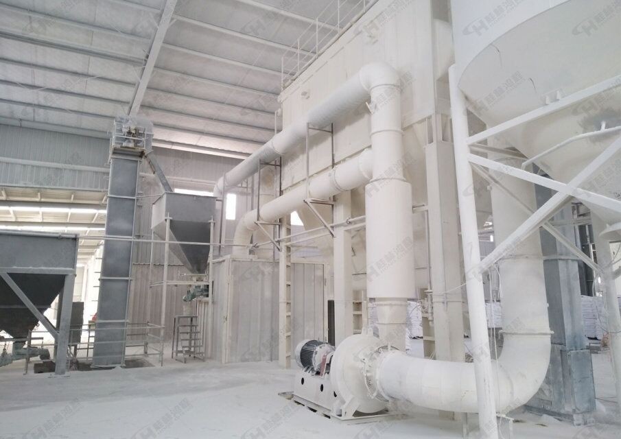 小型石灰石磨粉機配
置三:HCH780超細環(huán)輥磨粉機 小型石灰石磨粉機配置三:HCH780超細環(huán)輥磨粉機