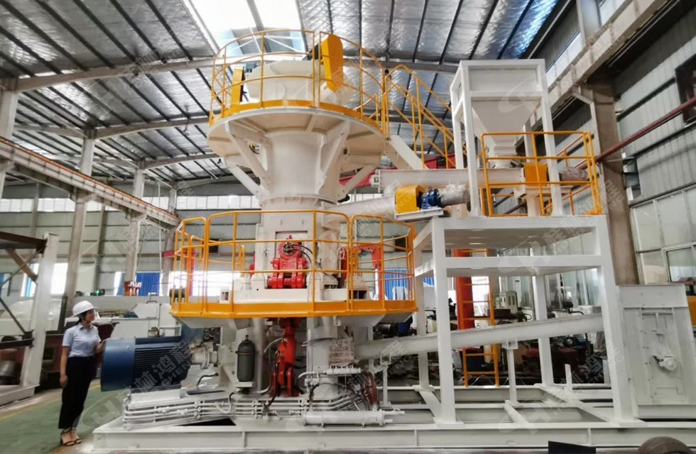 重晶石粉是怎

么生產(chǎn)的?用磨粉機桂林鴻程桂林鴻程新款HLMX600小型超細立式磨粉機整機預(yù)裝待發(fā)