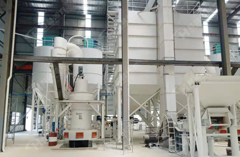 HC縱擺式磨粉機(jī)生石灰粉磨機(jī)精彩客戶現(xiàn)場(chǎng)，速來(lái)圍觀！