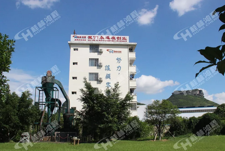 時(shí)產(chǎn)15噸立式輥磨機(jī)雷蒙機(jī)多少錢？請到鴻程立式輥磨機(jī)雷蒙機(jī)生產(chǎn)基地直接面談